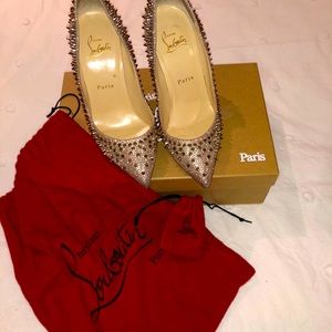 COPY - Beautiful Christian Louboutin studded pump